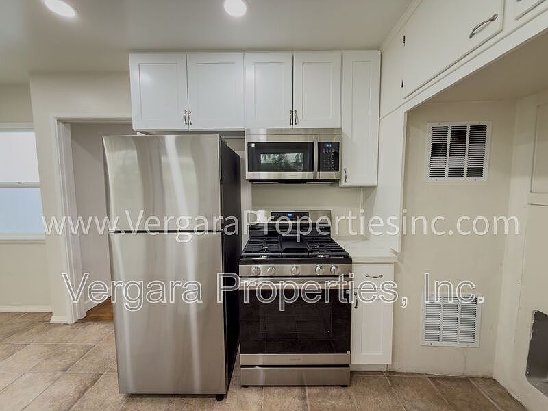 1st image of 611 Amapola Ave