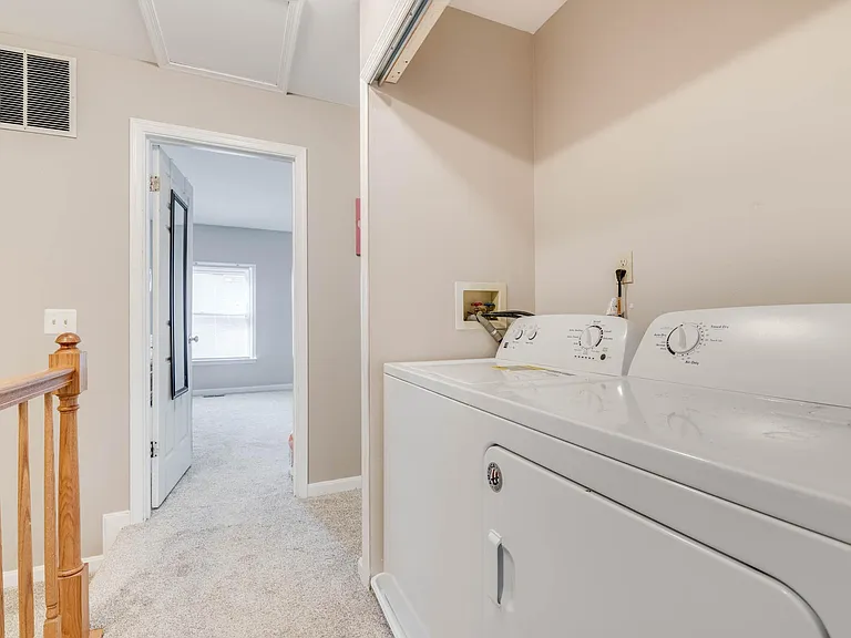 216 Roundhouse Ct — Photo 16