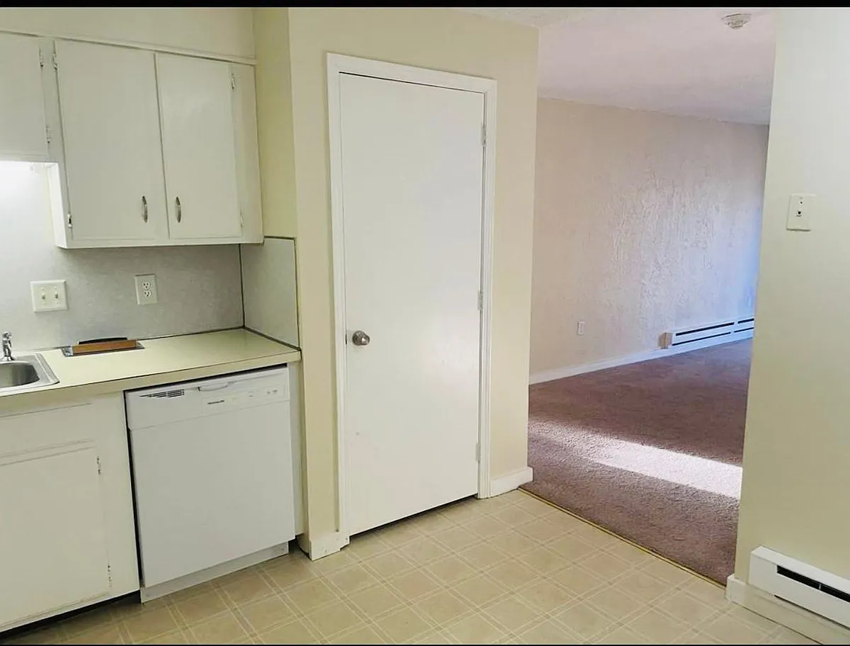 Building Photo - 300 Codman Hill Rd #1C