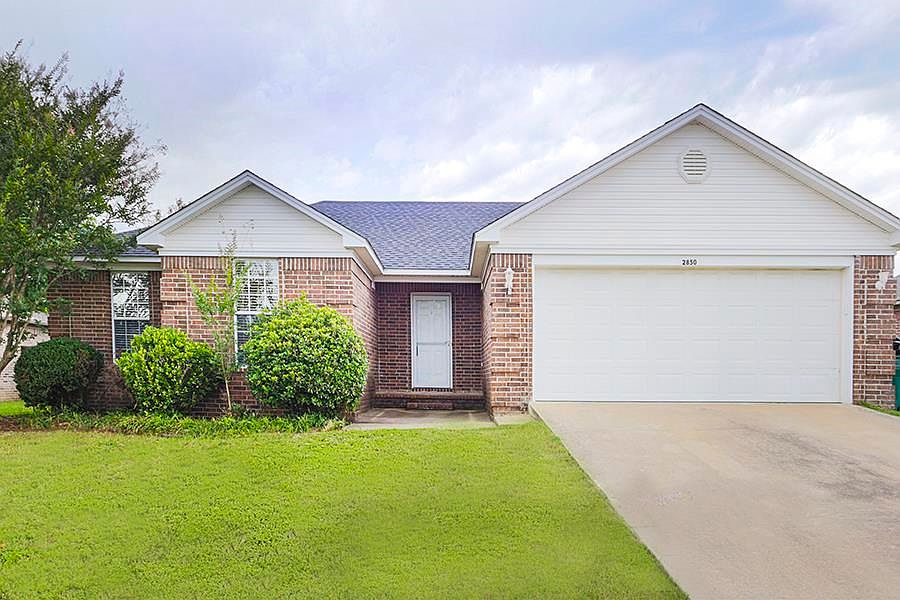 1st image of 2850 Makenzie Dr