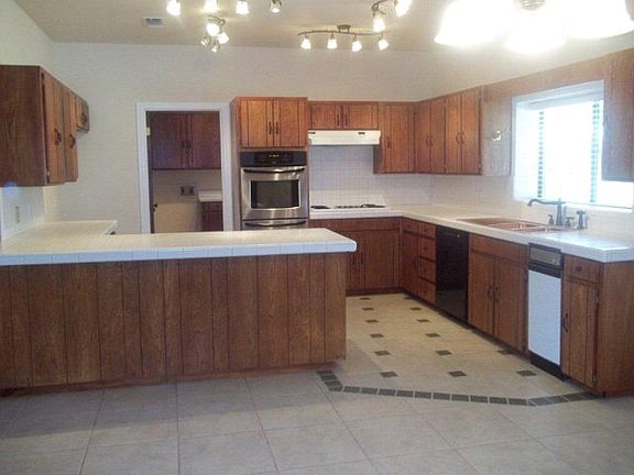 3rd image of 135 W Grand Oaks Dr