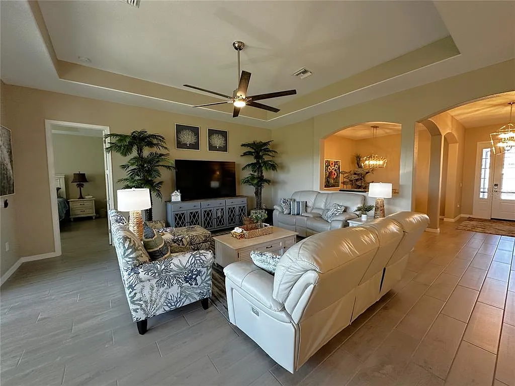 4 bed, 2.0 bath, 2245 sqft, $8,500 — Photo 3