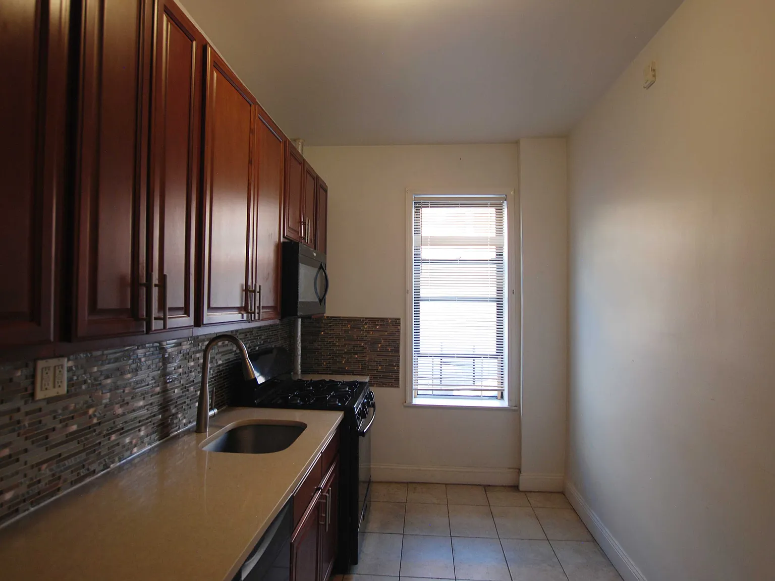 1 bed, 235 sqft, $2,450 — Photo 4