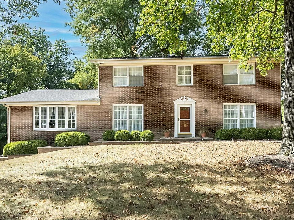 1st image of 7 Woods Hill Dr