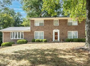 7 Woods Hill Dr, Chesterfield, MO