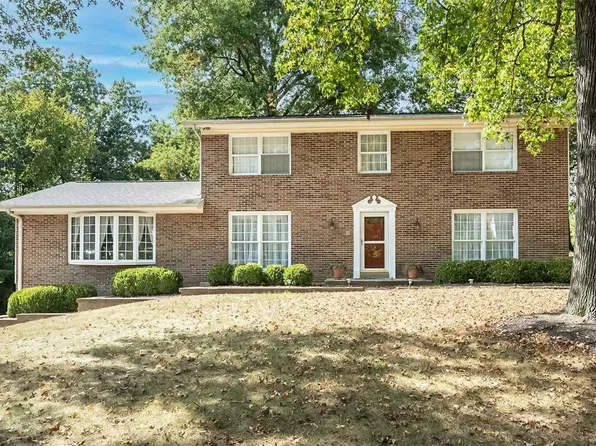 7 Woods Hill Dr, Chesterfield, MO 63017