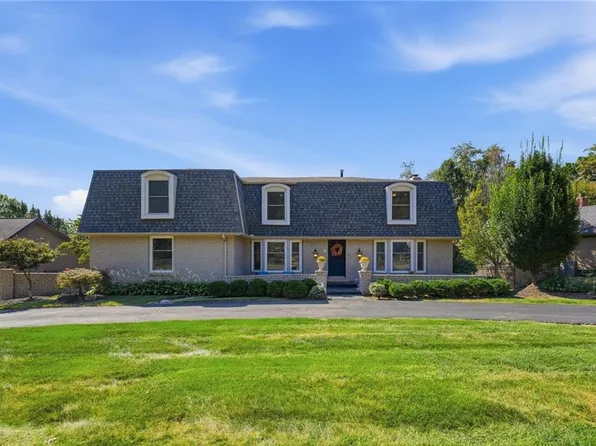 5305 W 83rd St, Prairie Village, KS 66208