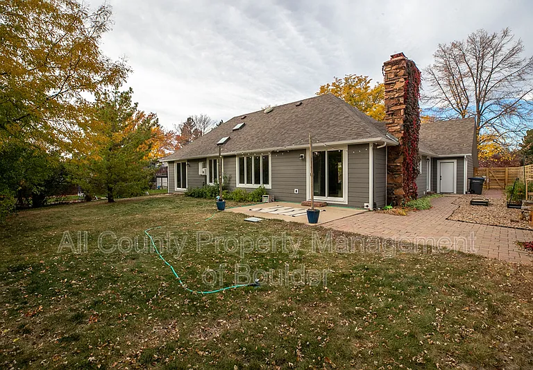 470 W Sutton Cir — Photo 26