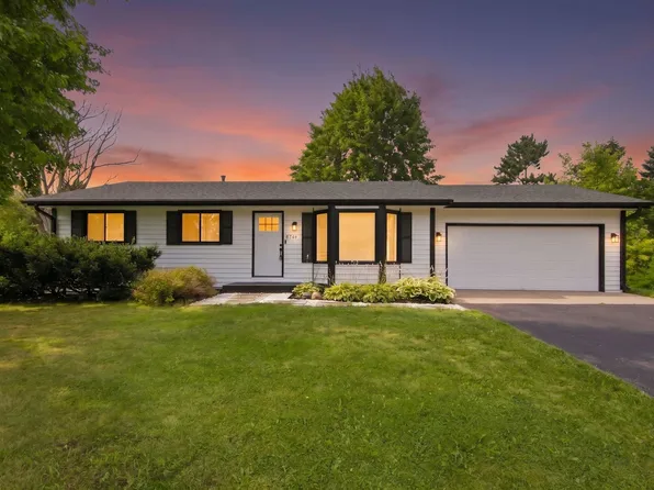 8749 212th St N, Forest Lake, MN 55025