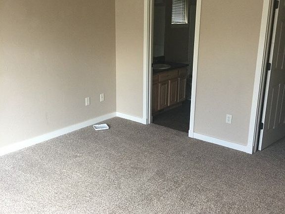4th image of 815 Longbow Ln Unit B