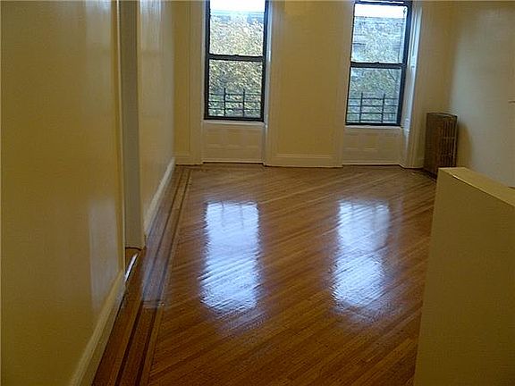 2nd image of 422 Grand Ave