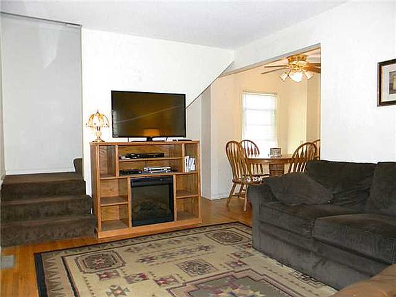 2nd image of 2920 Lutaway Dr