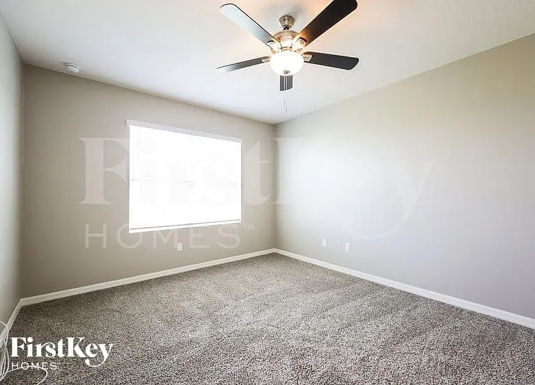 480 Burnham Cir — Photo 8