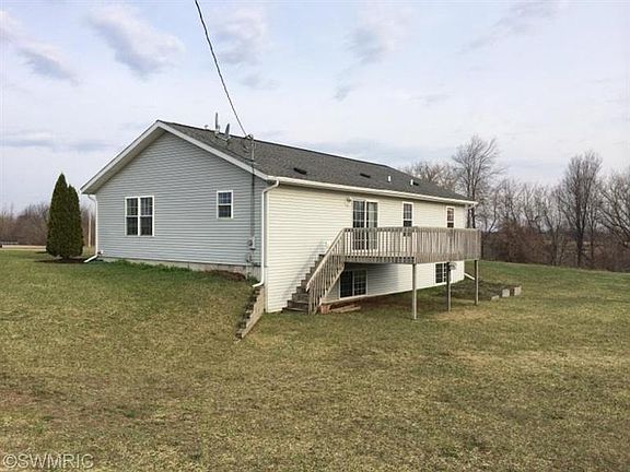 4th image of 1935 Helens Dr