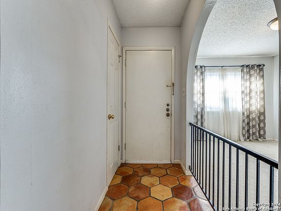 4th image of 112 AMISTAD BLVD