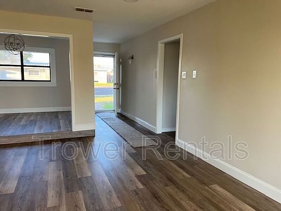 4th image of 1522 E 13th St