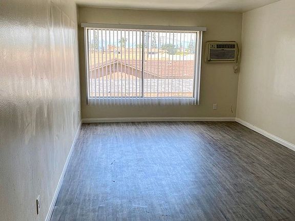 5th image of 12736 Kalnor Ave APT 18