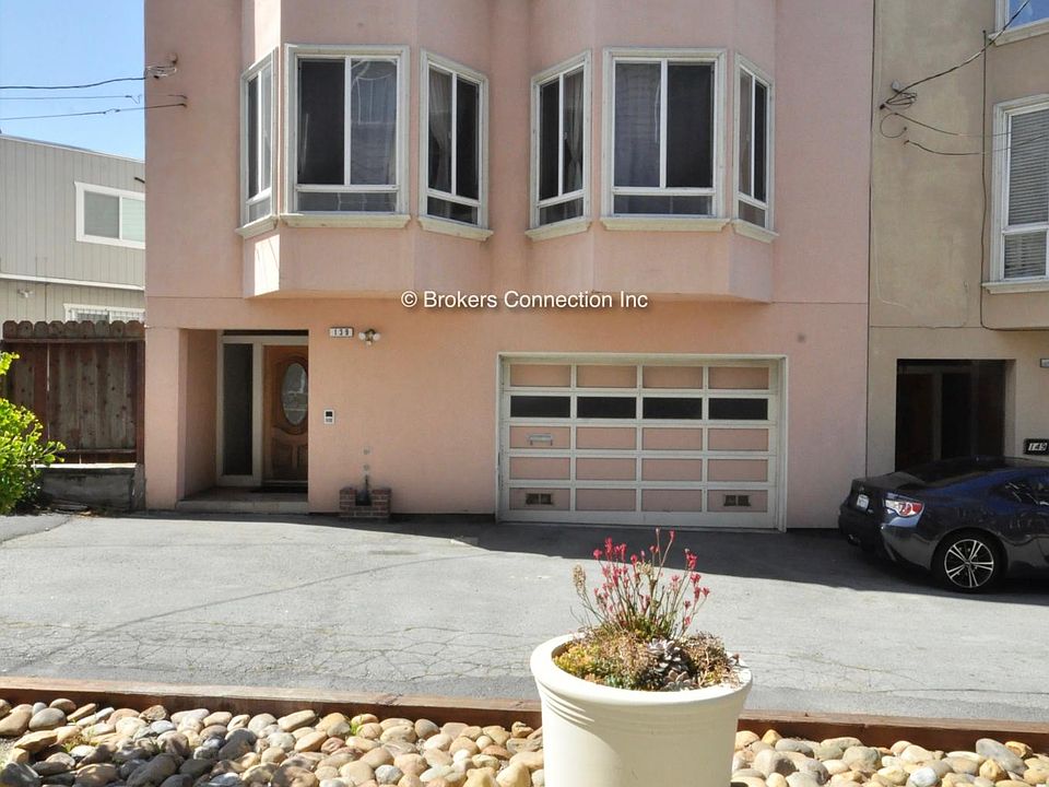 1st image of 139 Panama St