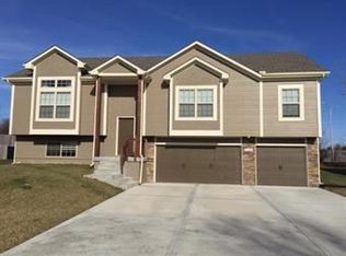 5320 NE Scenic Dr, Lees Summit, MO 64064