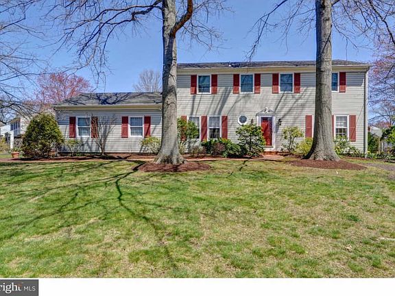 2nd image of 40 Dunbar Dr