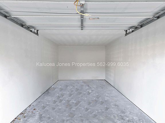 Clean garage (no electrical)