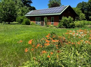 14 Marstons Aly, Turners Falls, MA 01376