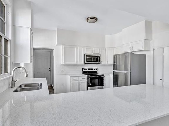 5th image of 827 S Crockett St #1A