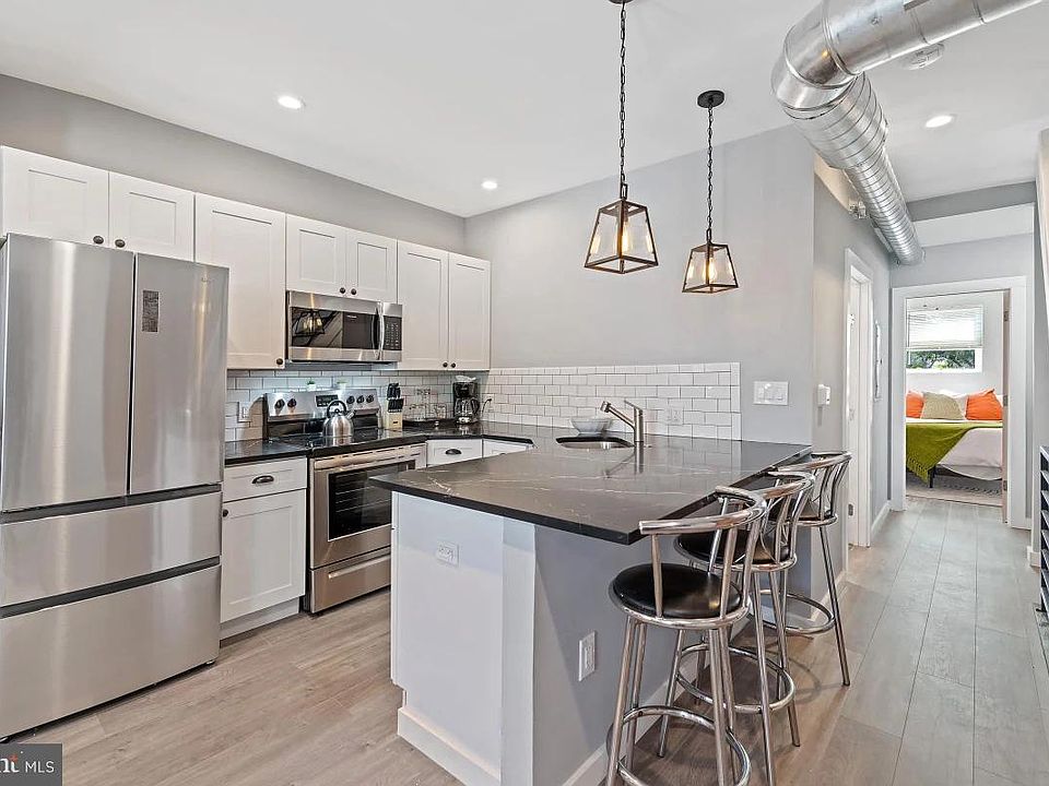 2nd image of 2626 Ridge Ave #8