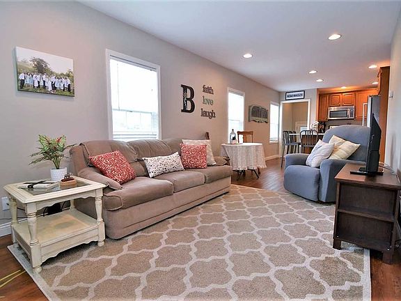 3rd image of 1710 S Bedford Ave