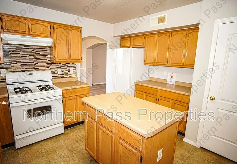 817 Dakota River Ave — Photo 8