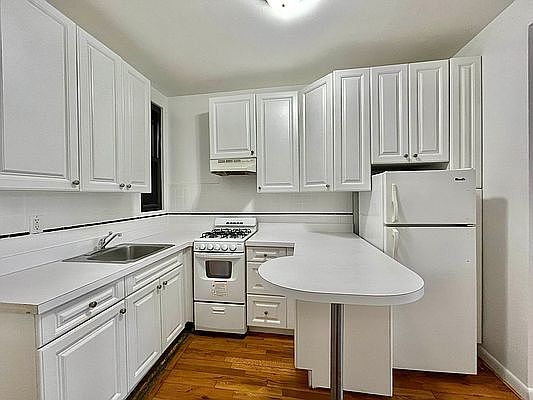 4th image of 1748 1st Ave APT 4