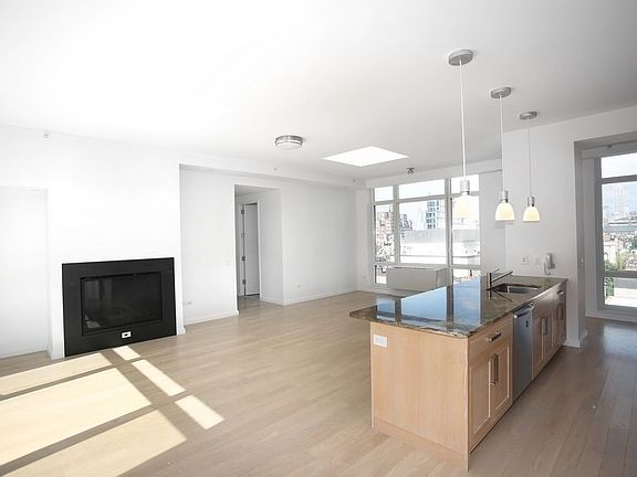 3rd image of 55 Thompson St APT 8A