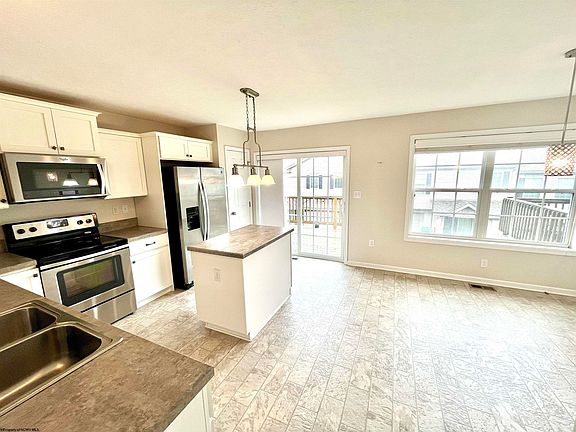 4th image of 40 Barrington Ct