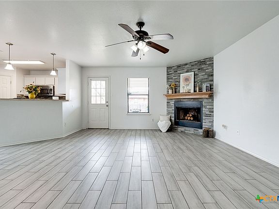 5th image of 1312 Travis Cir