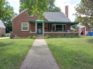 907 W White St, Champaign, IL 61821