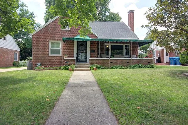 907 W White St photo 1