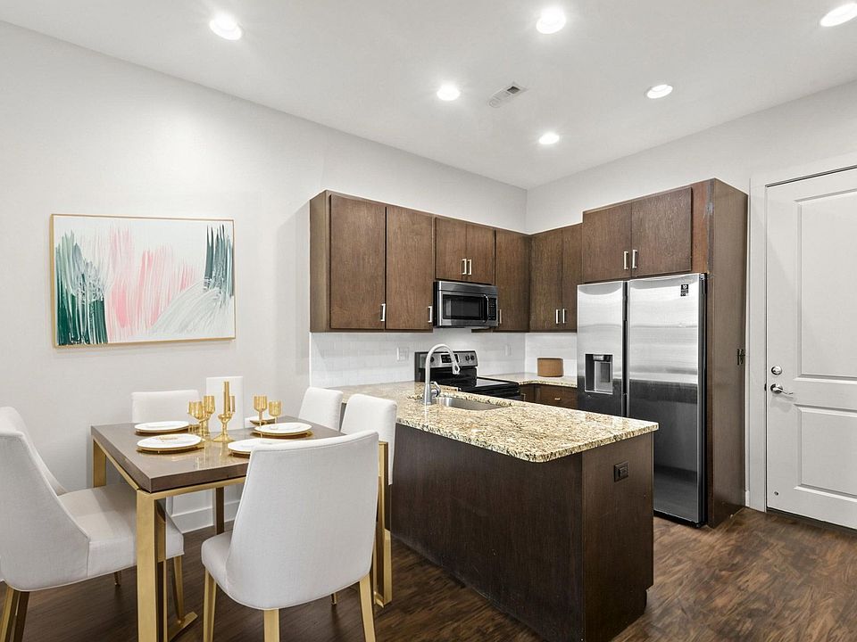 State Street Flats Apartments Kitchen & Dinette