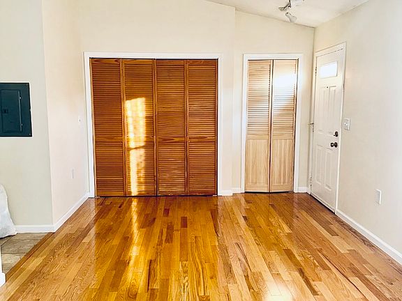 5th image of 15 Crest St APT 22