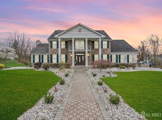 11 Dana Ct, Manalapan, NJ 07726