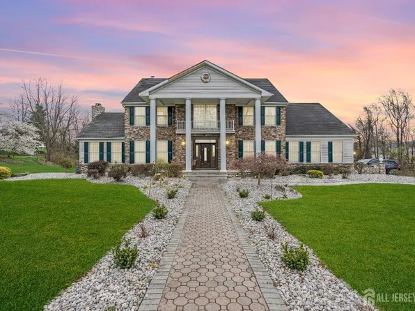 11 Dana Ct, Manalapan, NJ 07726