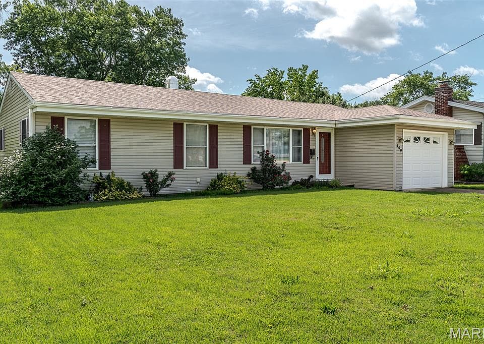 1st image of 400 Crestview Dr