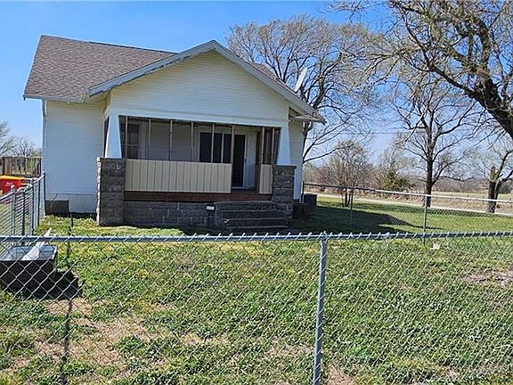 2nd image of 103 S Delange Rd