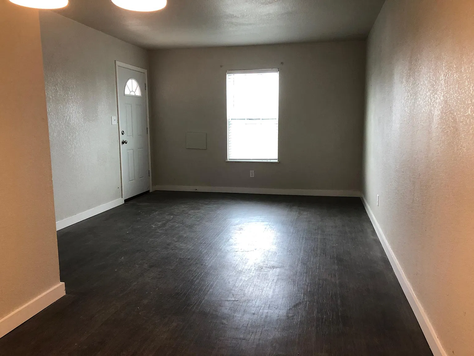 1008 Russ Lake Dr — Photo 3