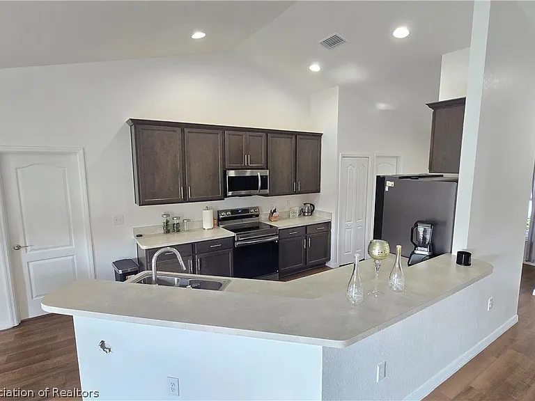 4720 San Lorenzo Dr — Photo 13