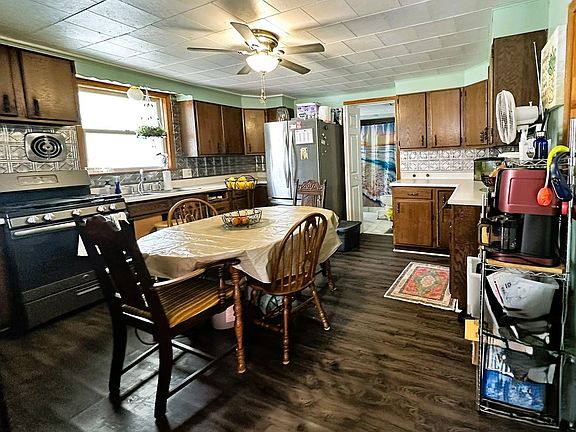 2nd image of 154 N Lincoln Ave
