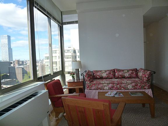 4th image of 1500 Lexington Ave APT 19Q