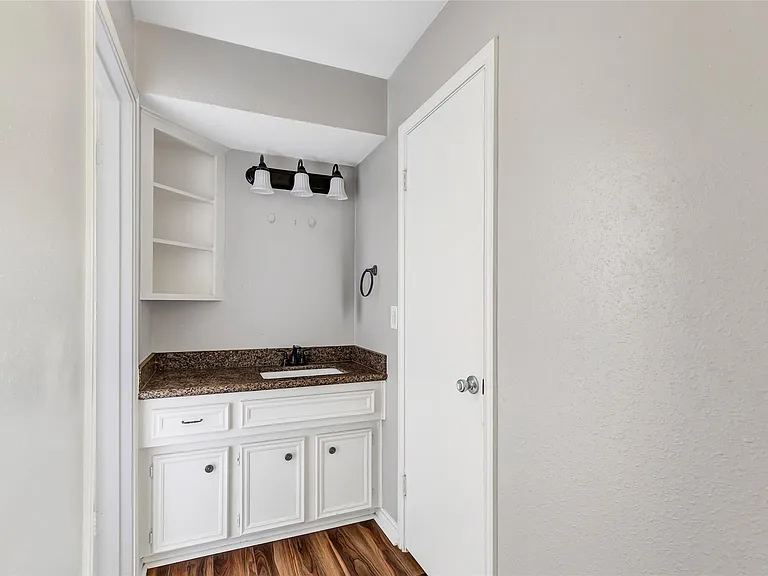 2414 Chanay Ln — Photo 15
