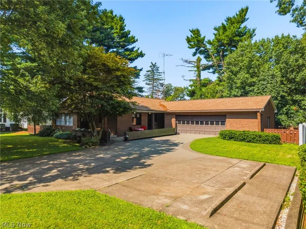 515 S Silver St, Louisville, OH 44641