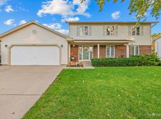 1061 Florida Ln, Elk Grove Village, IL 60007