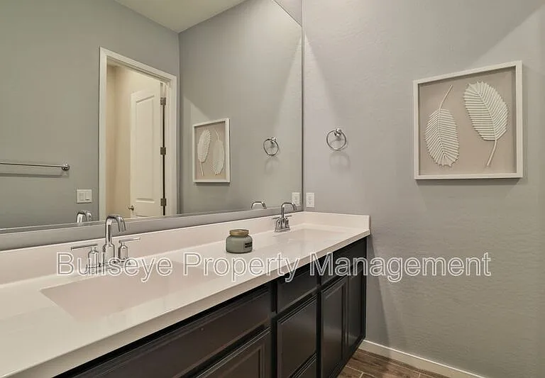 2152 N 141st Ave — Photo 27